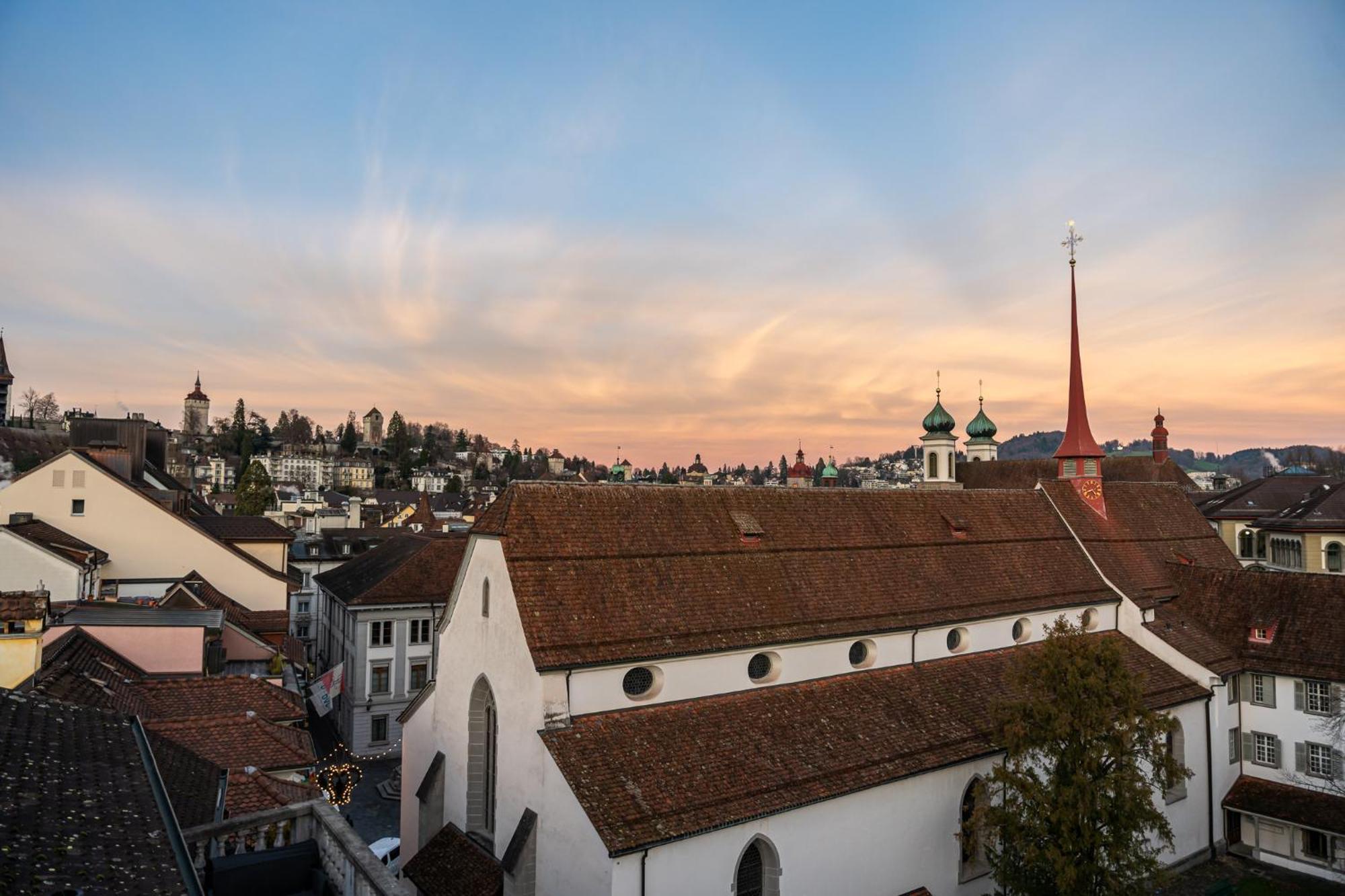 Hotel Goldener Stern - Contactless Check-In ルツェルン エクステリア 写真